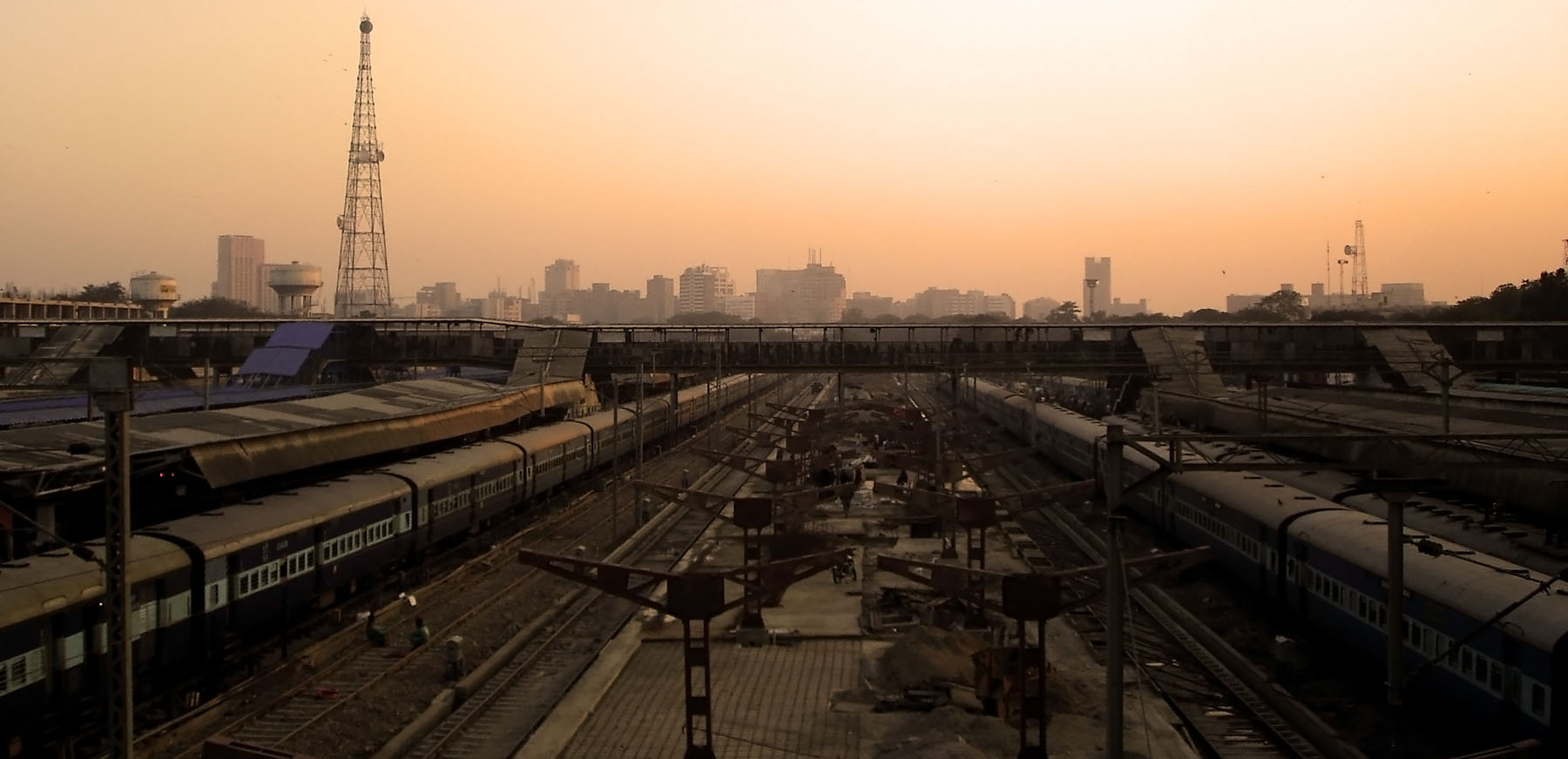 New Delhi skyline viewed from the railway station in January 2008 New Delhi skyline viewed from the railway station in January 2008